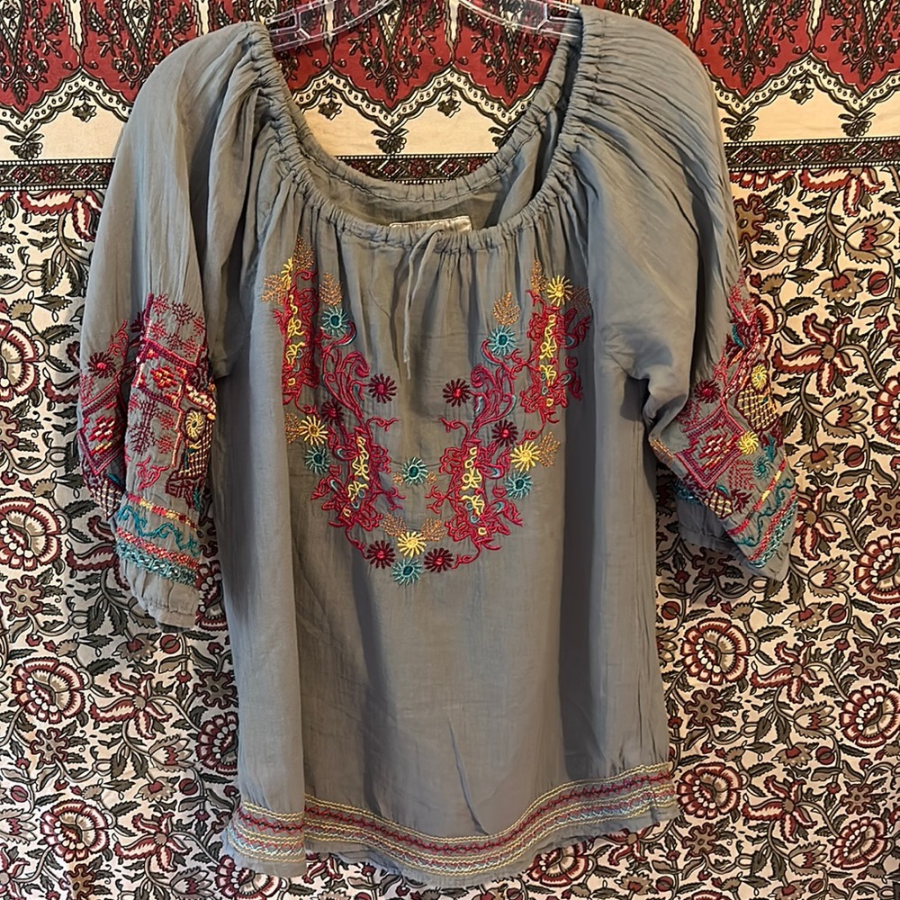 Johnny Was Biya embroidered top size small.